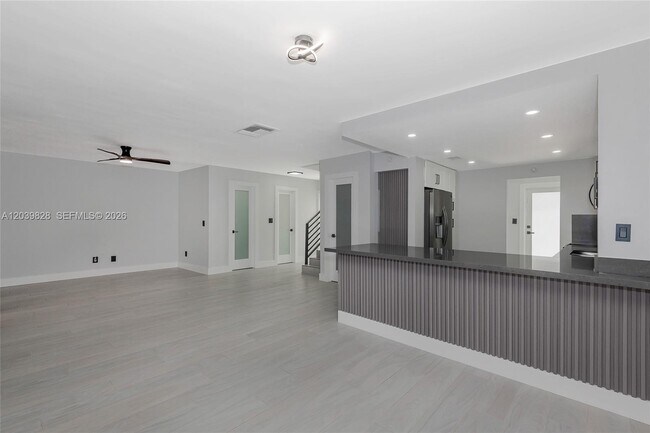 Building Photo - 6653 SW 140th Ave