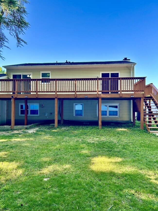 Building Photo - 46461 Rosewood Dr