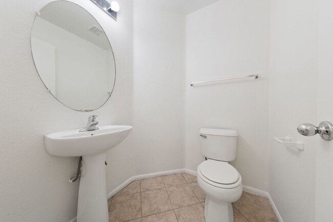 Building Photo - Charming 3-Bedroom Home in Gated North Las...