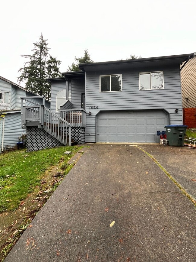 Building Photo - Spacious Four Bedroom Home with Bonus Room - Toledo St