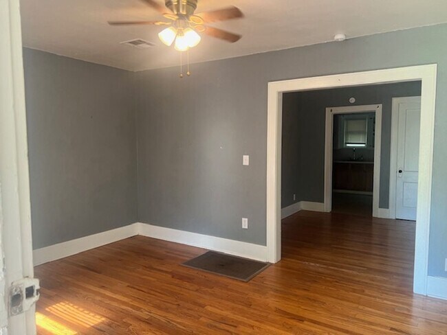 Building Photo - Cozy 1 bed 1 Bath Close to OU Campus