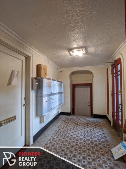 Building Photo - 2127 N Dayton St