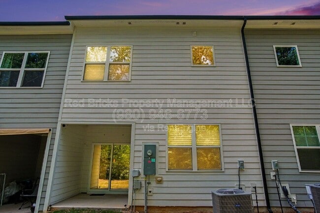Building Photo - 9512 Munsing Dr