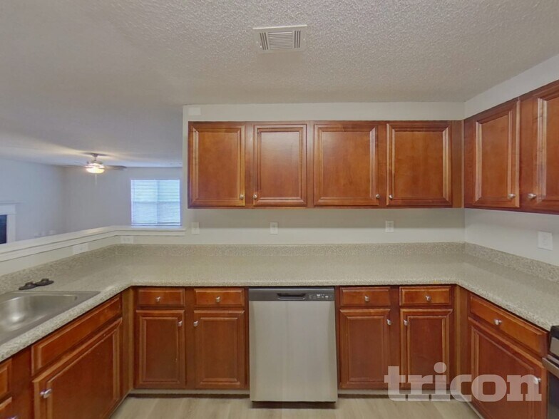 Building Photo - 3030 Summer Breeze Dr