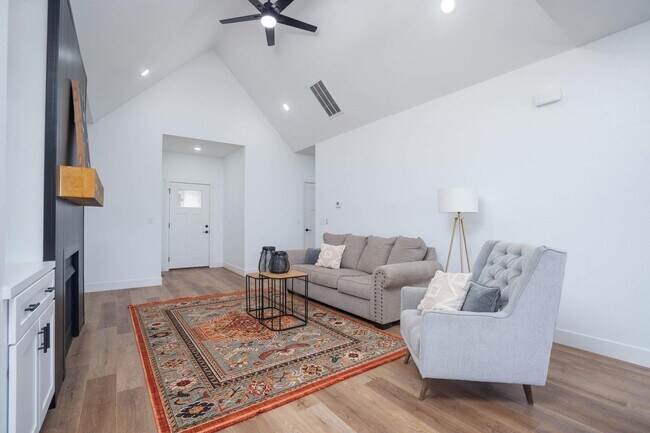 Building Photo - 1367 N Harper Ridge Dr