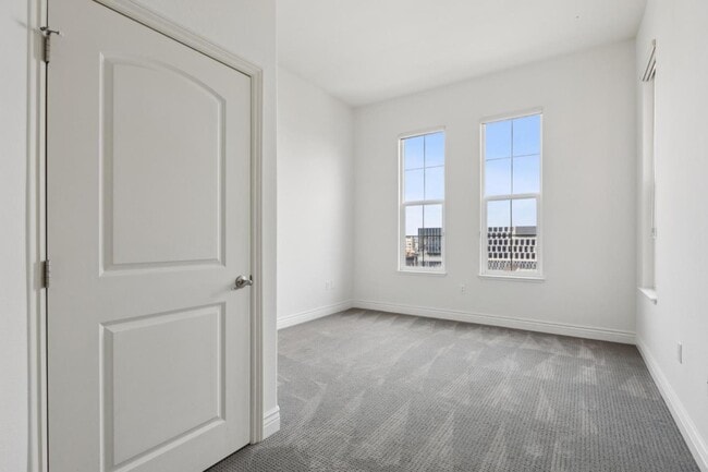 Building Photo - 88 S Broadway