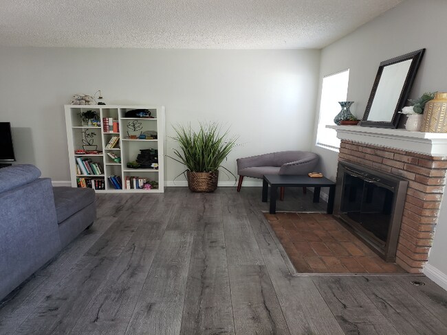 Building Photo - 1466 Casa Vista Dr