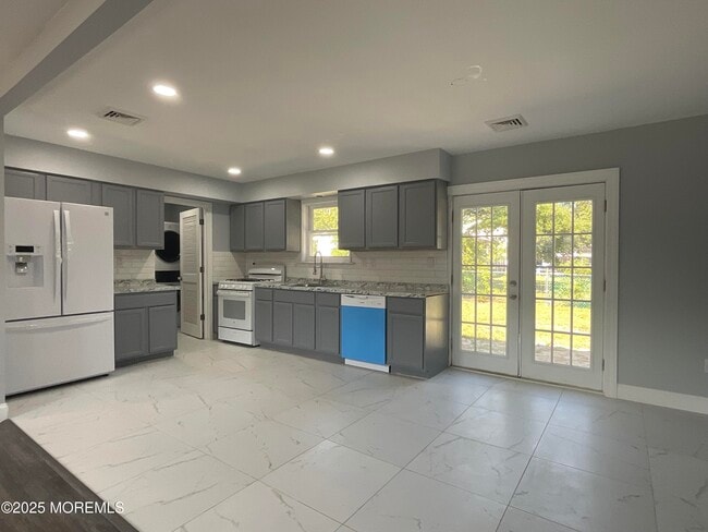 Building Photo - 208 Wichita Trail