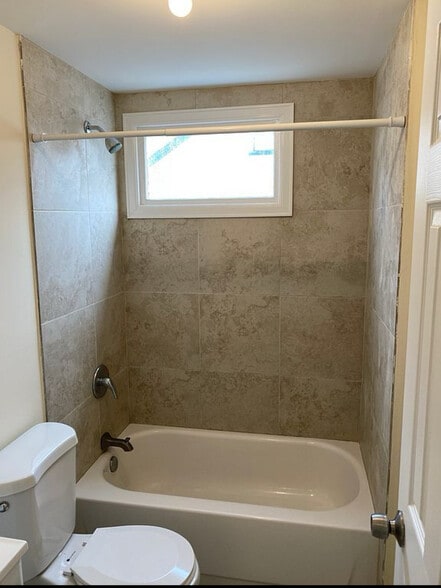 Building Photo - 20 Amity St