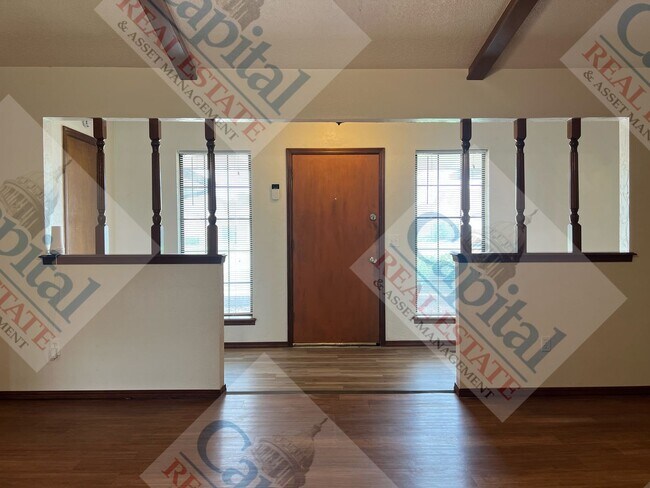 Building Photo - Charming Home