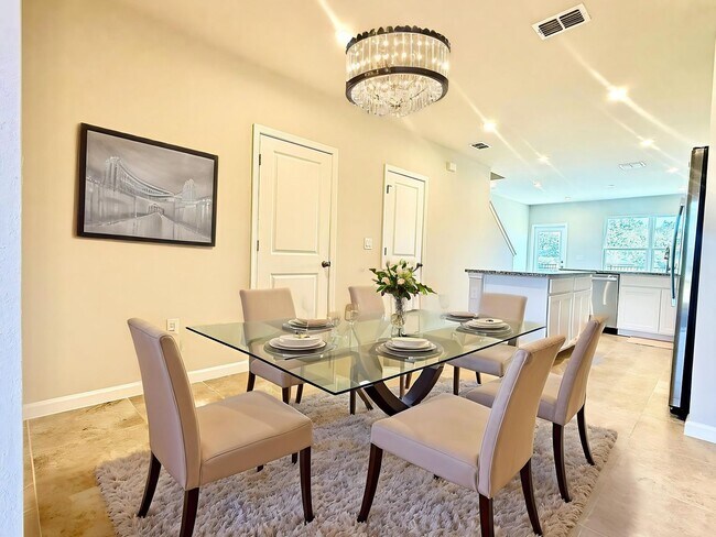 Building Photo - Fresh & modern-living in this 3Bedrooms/2.5Bath end-unit Lady Lake townhome!