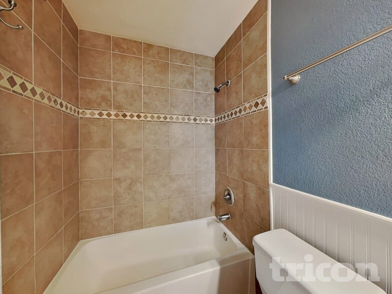 Building Photo - 5772 S Netherland St