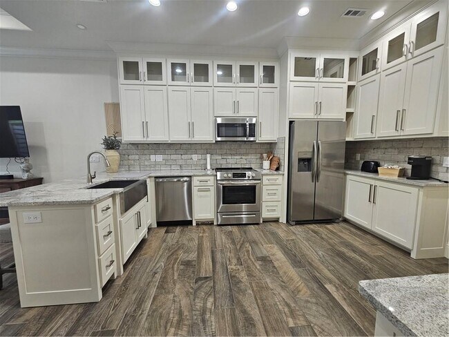 Building Photo - 97 Perth Dr