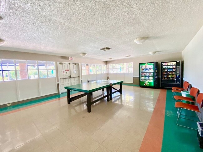 Building Photo - FOR RENT -  3 Bd/2 Ba 1,392 Sf In Friars Village Community, Townhome In San Diego Fashion Valley ...