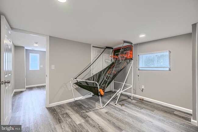Building Photo - 4722 Raspe Ave