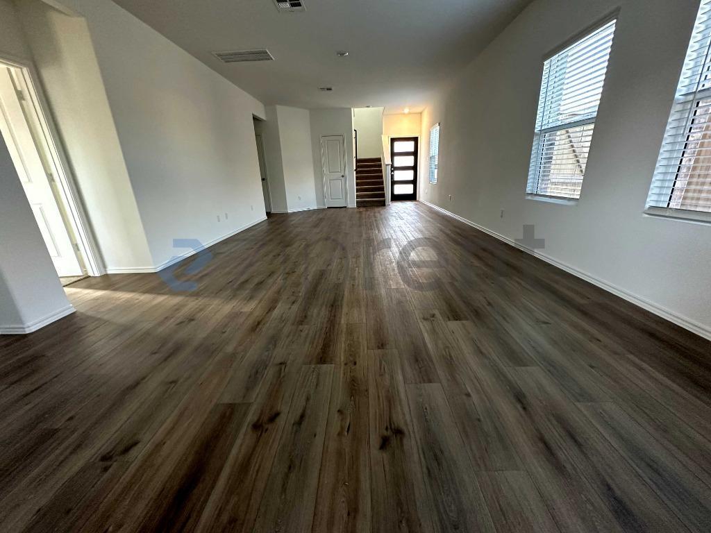 Building Photo - 303 Milliner Lp