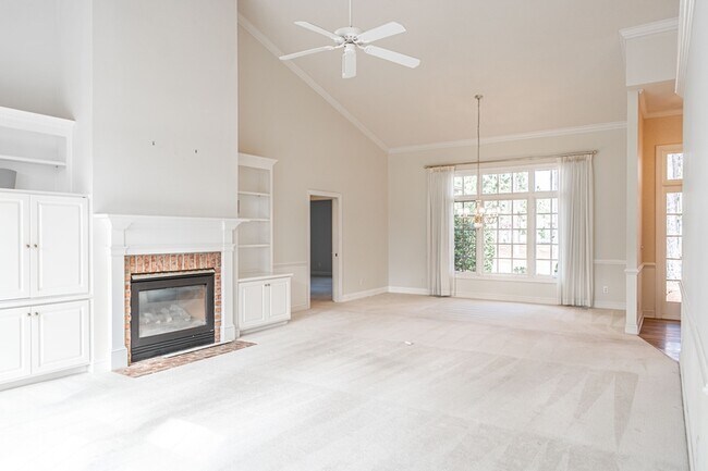 Building Photo - 24 Strathaven Dr