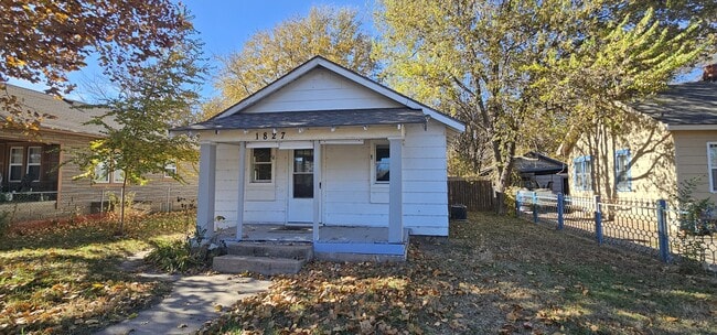 Primary Photo - 1827 Jackson N Ave