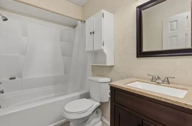 Building Photo - 921 Bayfield Dr