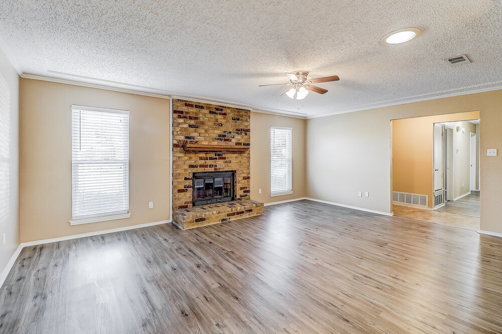 Building Photo - 1350 Greenbriar Ln