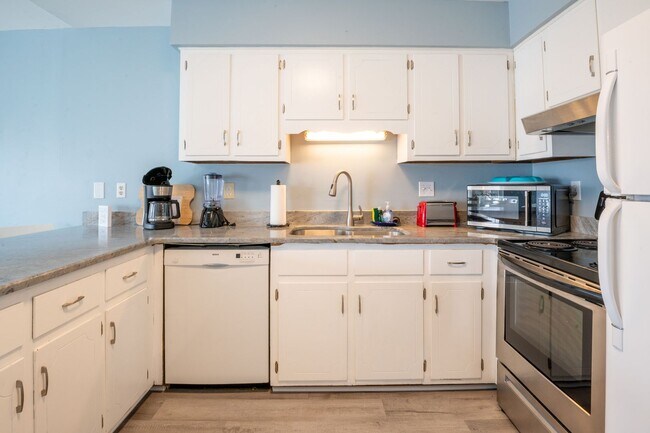 Building Photo - So Free @ 219 Coastal Dr