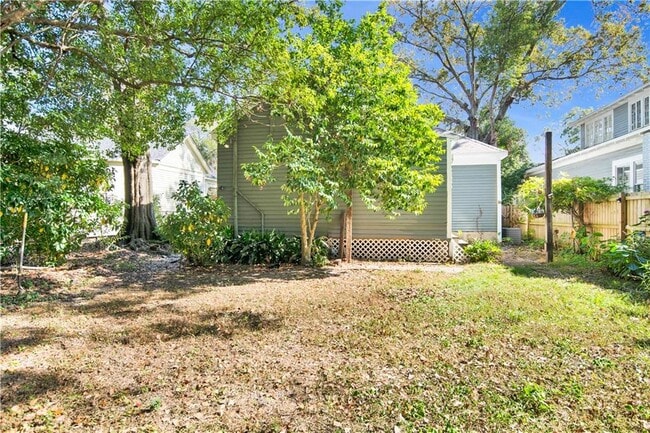 Building Photo - 112 Espejo St