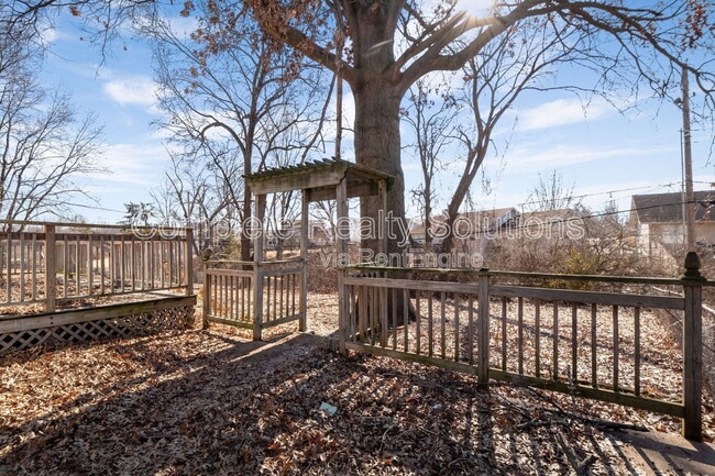 Building Photo - 1324 Columbus Dr