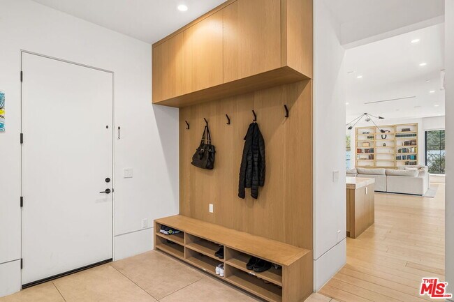Building Photo - 9206 Monte Mar Dr