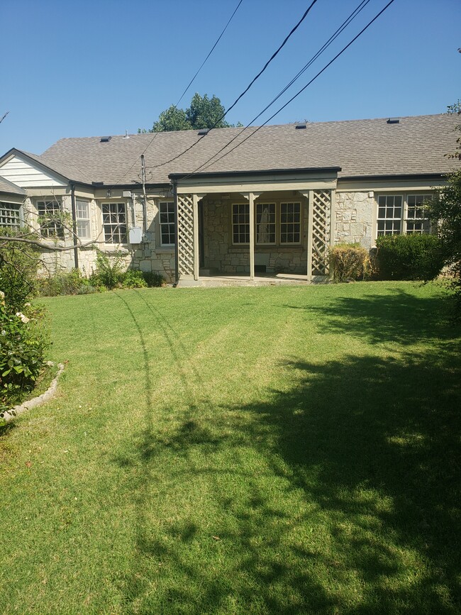 Building Photo - 612 NW 36th Terrace
