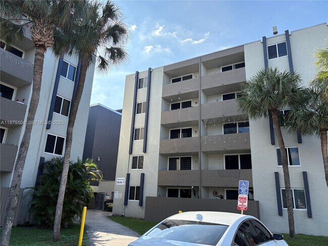 Building Photo - 10090 NW 80th Ct