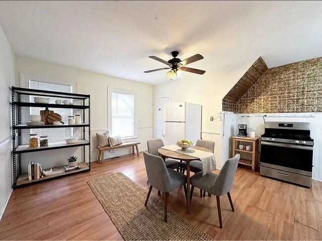 Building Photo - 371 Nichols St