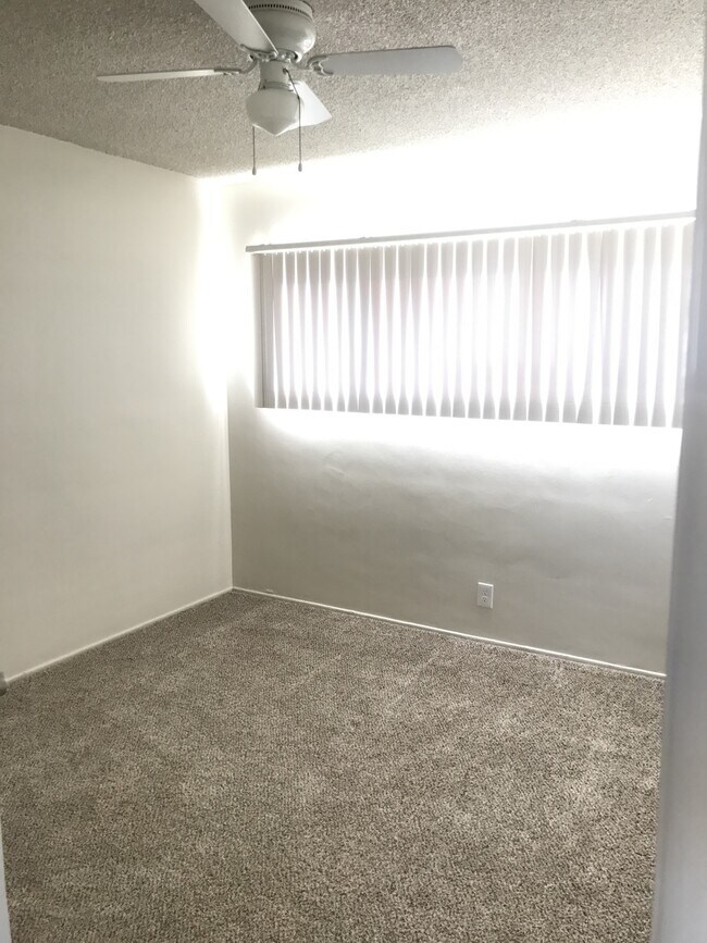 Building Photo - 11526 S Inglewood Ave