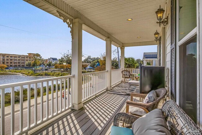 Building Photo - 606 W Intendencia St