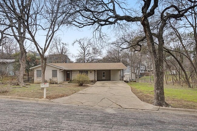 Building Photo - 1705 Elmhurst Dr