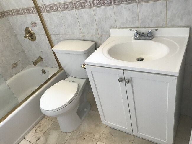 Building Photo - this will be gone this weekend! Rare change to rent a 2005 built 2 bedroom house HOUSE in Glassel...