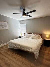 Building Photo - FULLY FURNISHED 1 BEDROOM 1 BATHROOM CONDO UPDATED HEART OF THE VALLEY