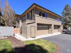 Building Photo - Stunning Studio Westside Bend Oregon