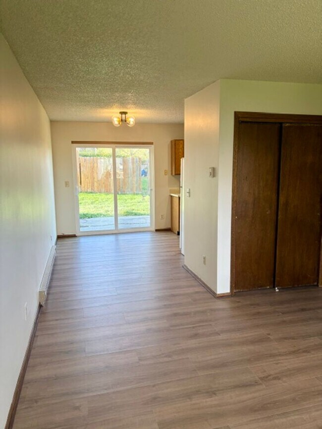 Building Photo - NEWLY UPDATED 2-Bed / 1-Bath Home – Bozeman, MT