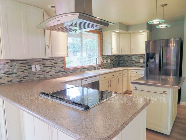 Building Photo - 3928 Hillview Ct NW