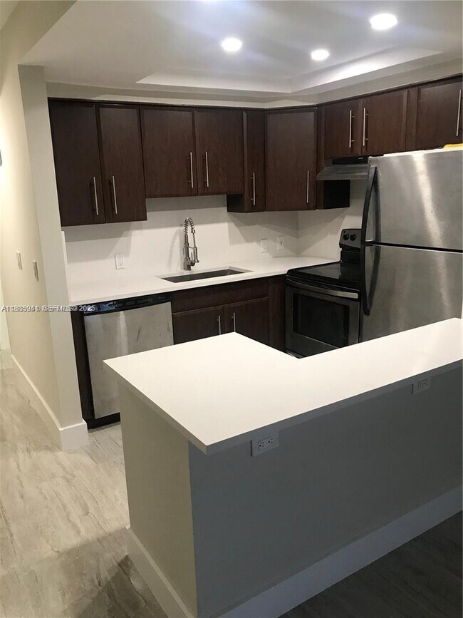 Building Photo - 358 Mansfield I