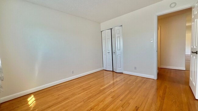 Building Photo - Gorgeous house - Huge Backyard with Bonus ...