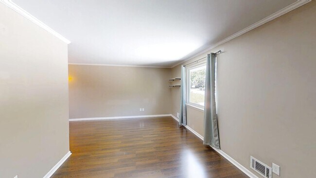 Building Photo - 321 Oak Lake Dr