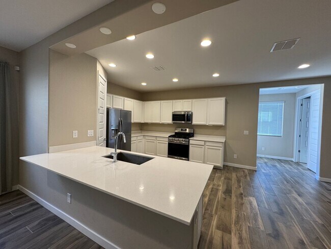 Building Photo - 2048 W Sienna Bouquet Pl