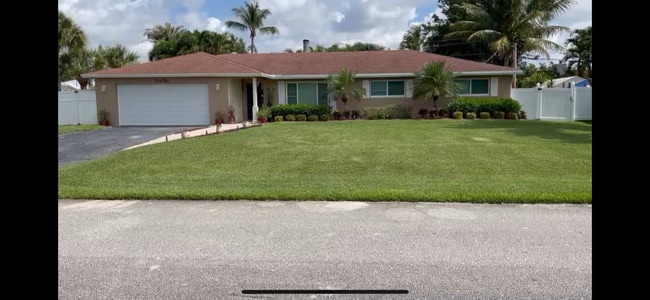 Building Photo - 44 W Arch Dr