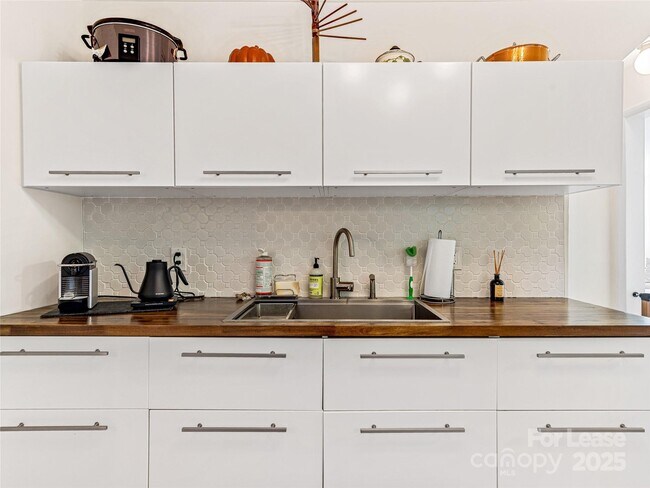 Building Photo - 44 Broadview Ave