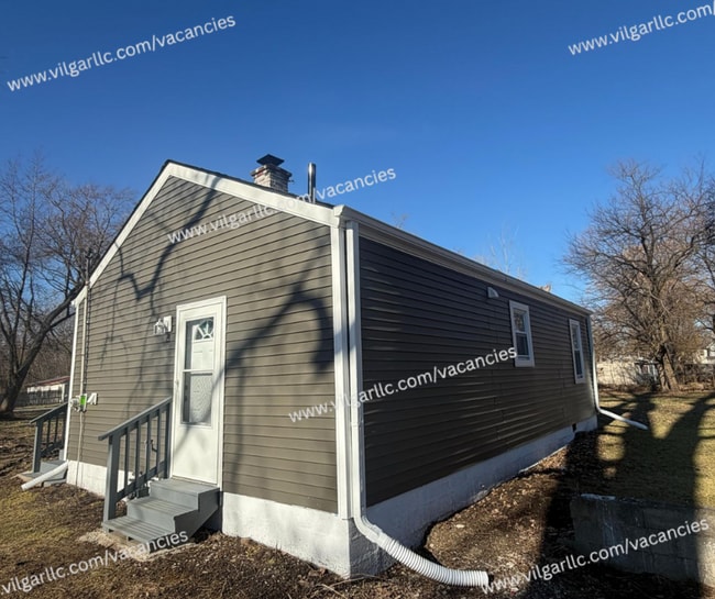 Building Photo - Newly Renovated 2-Bedroom • 1-Bathroom Home.