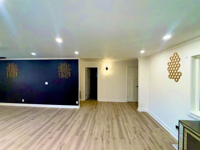 Building Photo - 303 S Promenade Blvd