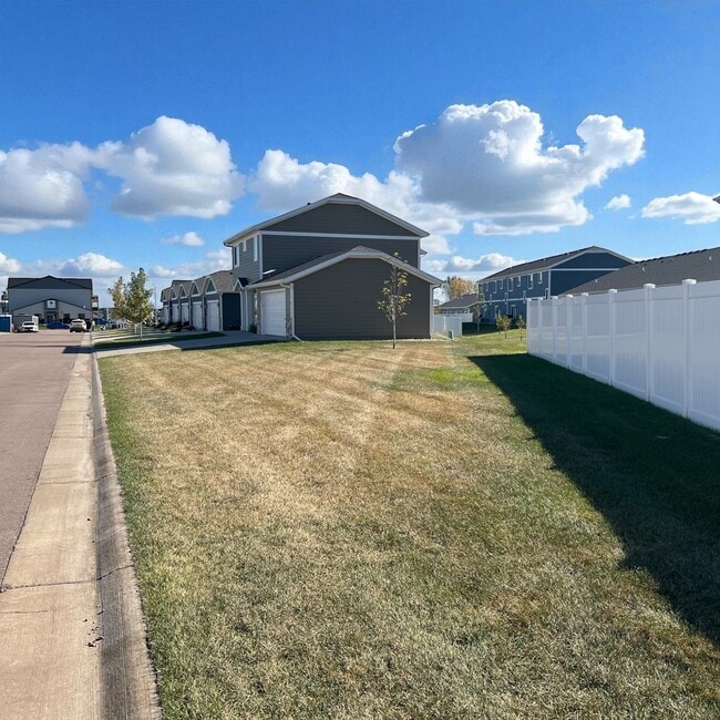 Building Photo - 4501 E Whisper Ridge Pl