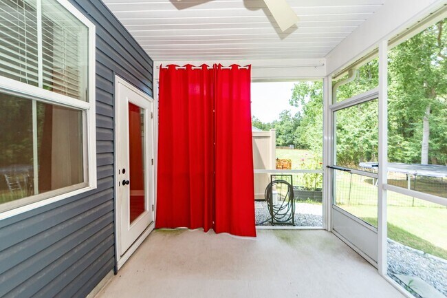 Building Photo - 7722 Park Gate Dr