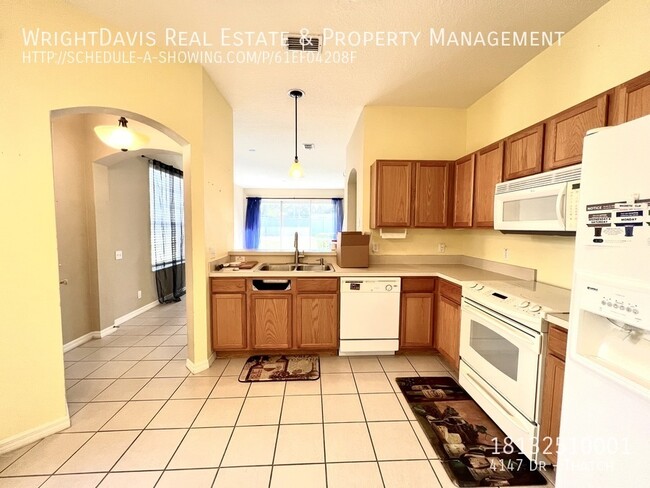 Building Photo - Large townhome at Sabal Pointe!